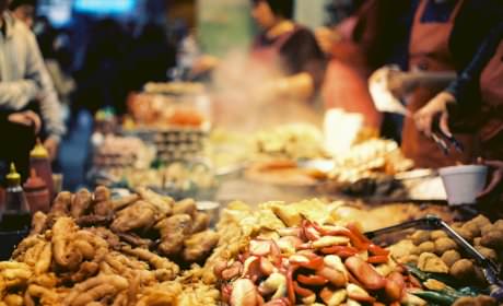 Những con phố ẩm thực nổi tiếng nhất Hà Nội