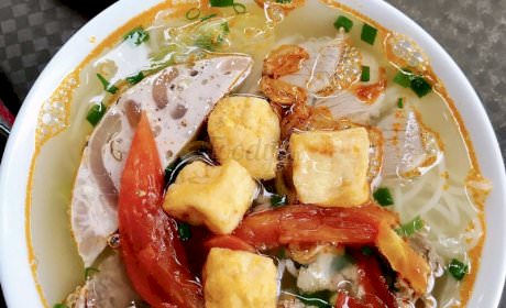 8 hàng bún riêu, ốc ngon khu phố cổ Hà Nội